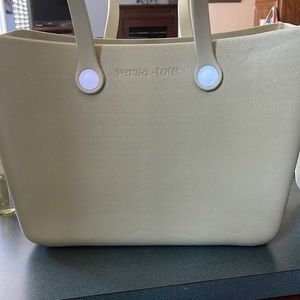 Versa Carrie All Tote